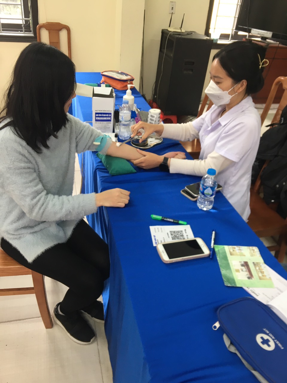 TRƯỜNG THCS LÊ HỒNG PHONG TỔ CHỨC KHÁM SỨC KHỎE CHO CÁN BỘ GIÁO VIÊN, NHÂN VIÊN