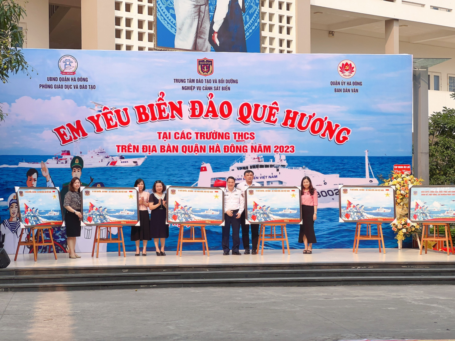 HỌC SINH TRƯỜNG THCS LÊ HỒNG PHONG HÀO HỨNG THAM GIA CHƯƠNG TRÌNH “EM YÊU BIỂN ĐẢO QUÊ HƯƠNG”