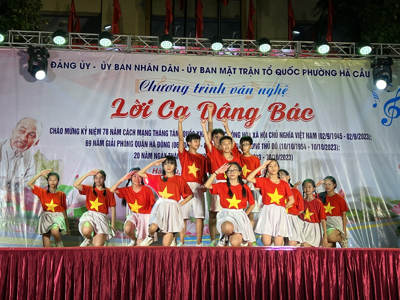 Chương trình văn nghệ "Lời ca dâng Bác"
