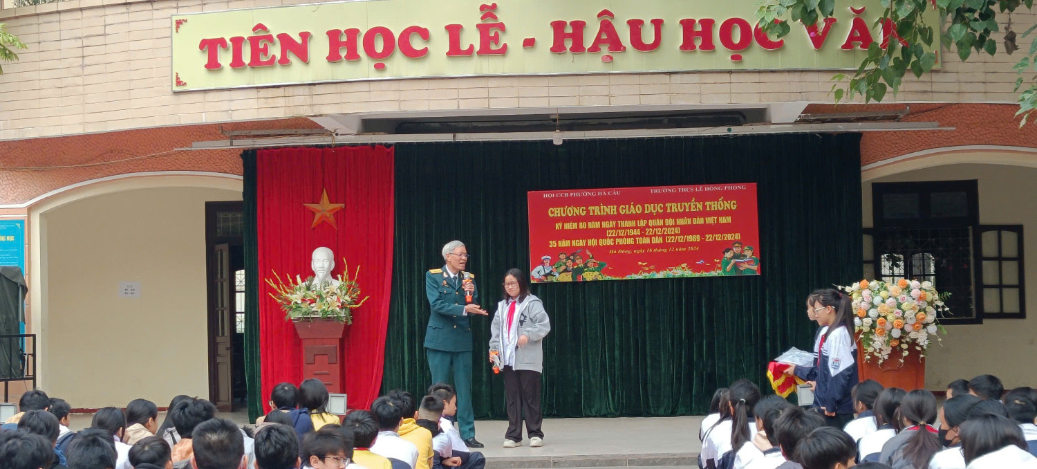 NÓI CHUYỆN TRUYỀN THỐNG KỶ NIỆM 80 NĂM NGÀY THÀNH LẬP QUÂN ĐỘI NHÂN DÂN VIỆT NAM VÀ 35 NĂM NGÀY HỘI QUỐC PHÒNG TOÀN DÂN