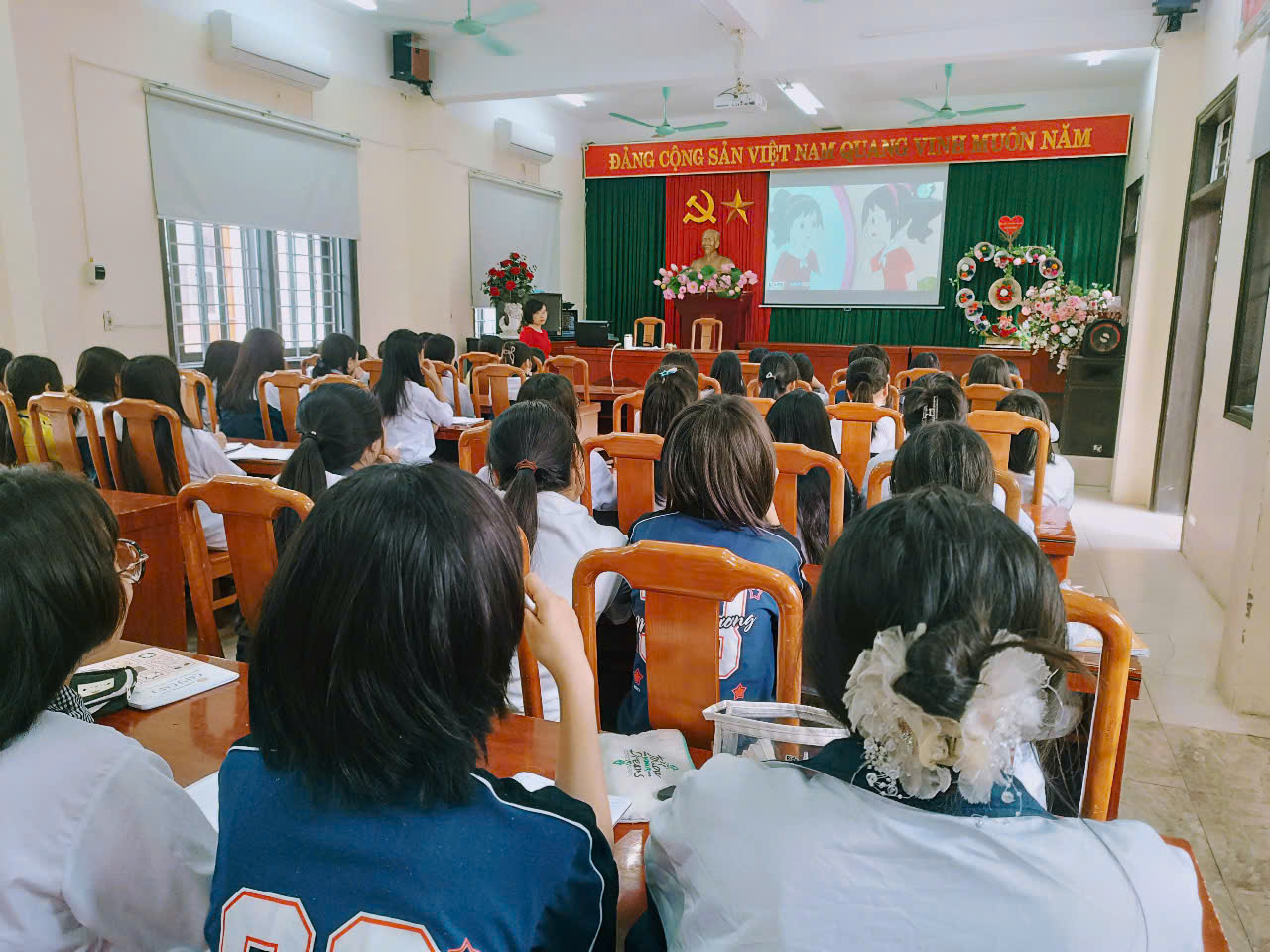 Chuyên đề ngoại khóa “Giao lưu – tư vấn về giới tính và sức khỏe sinh sản”