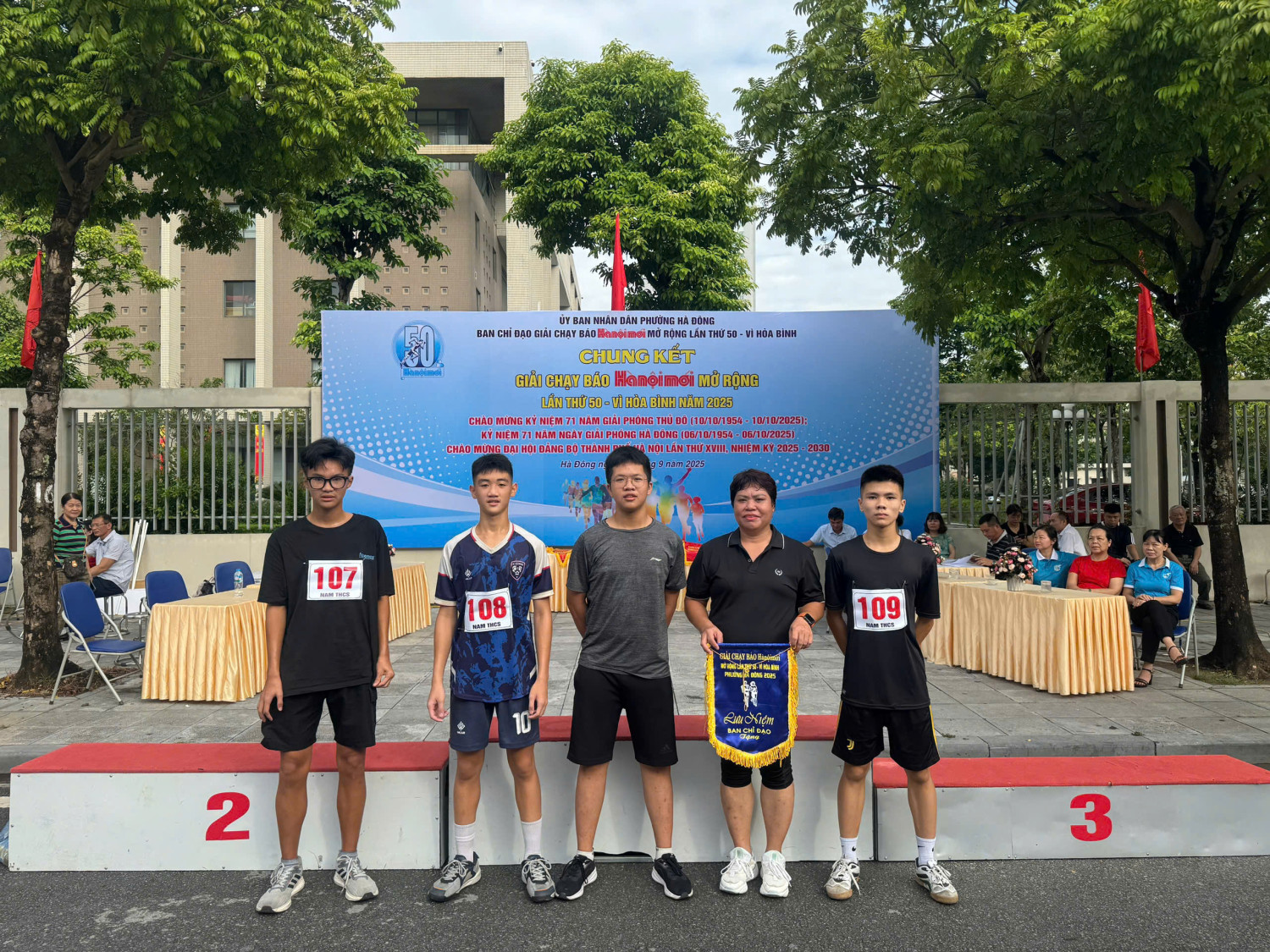 TRƯỜNG THCS LÊ HỒNG PHONG THAM GIA CHUNG KẾT GIẢI CHẠY BÁO HÀ NỘI MỚI