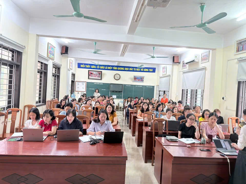 🌐 TẬP HUẤN CÁC GIẢI PHÁP CHUYỂN ĐỔI SỐ TRONG TRƯỜNG HỌC – KIẾN TẠO MÔI TRƯỜNG GIÁO DỤC SỐ HIỆN ĐẠI 💻✨