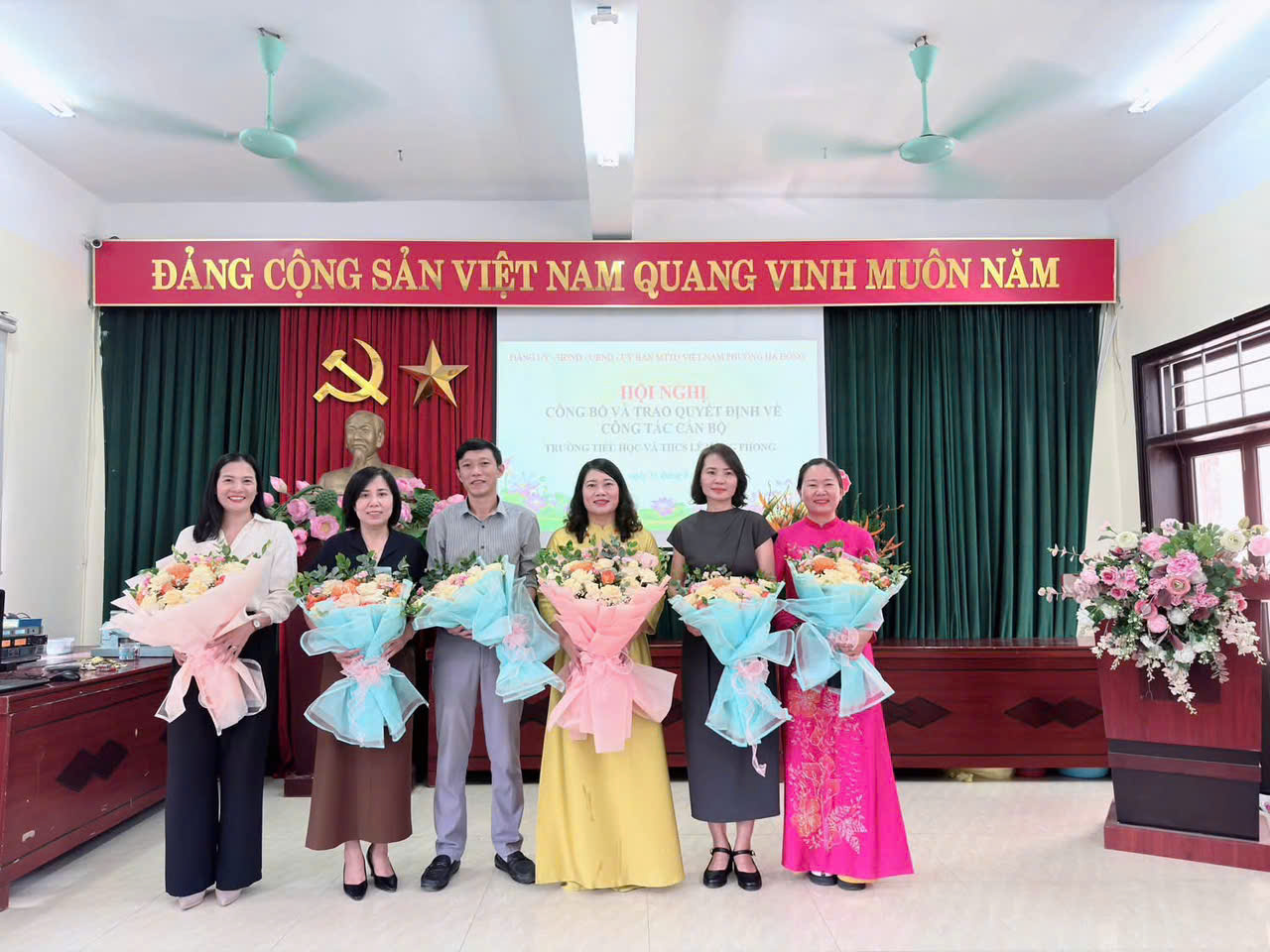 🌟 HỘI NGHỊ CÔNG BỐ VÀ TRAO CÁC QUYẾT ĐỊNH VỀ SẮP XẾP TỔ CHỨC VÀ CÔNG TÁC CÁN BỘ TRƯỜNG TIỂU HỌC VÀ THCS LÊ HỒNG PHONG 🌟